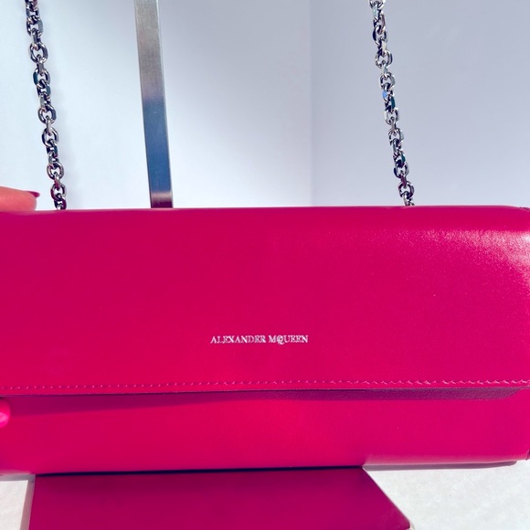 Alexander McQueen shoulder wallet New comes w/box & dust cover.Gorgeous Magenta - Picture 1 of 9